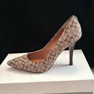 Coach GORGEOUS, ELEGANT classic pumps!